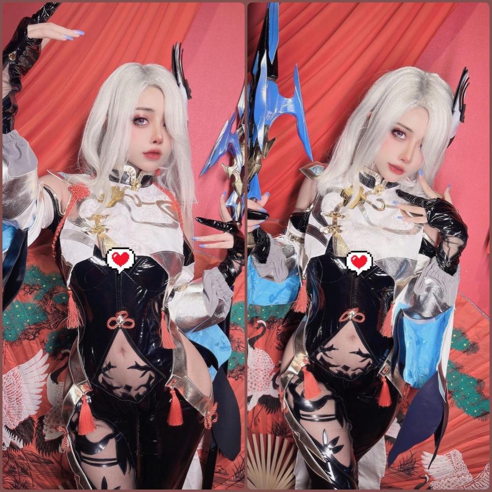 Byoru COSPLAY电锯人中的玛奇玛小姐，身着标志性的白衬衫与领带，表情冷艳高傲，充满支配感