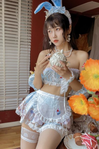 不呆猫 72套写真合集-藏娇楼