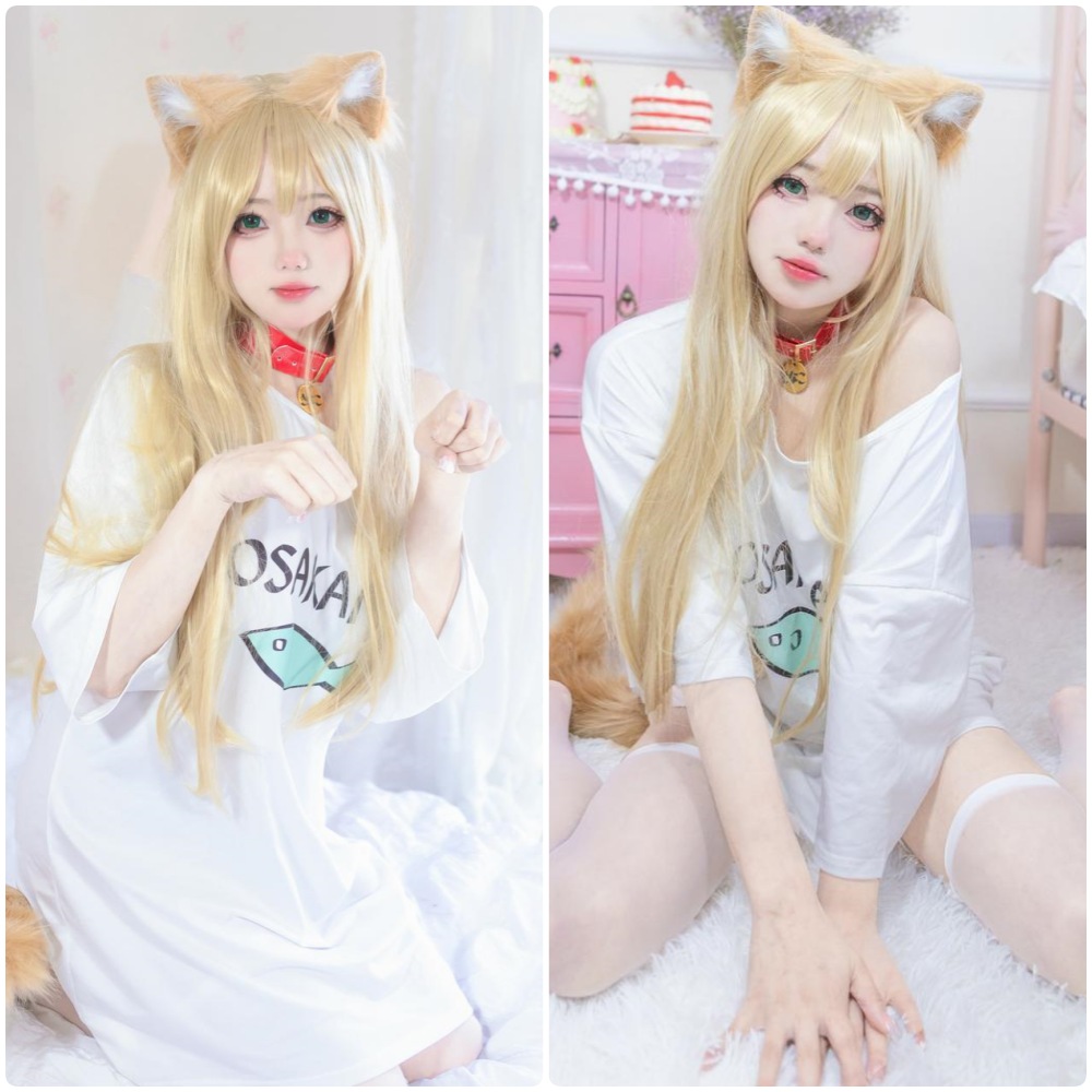 咬一口兔娘Cosplay写真特写，展现精致妆容与迷人眼神，高画质二次元美图。