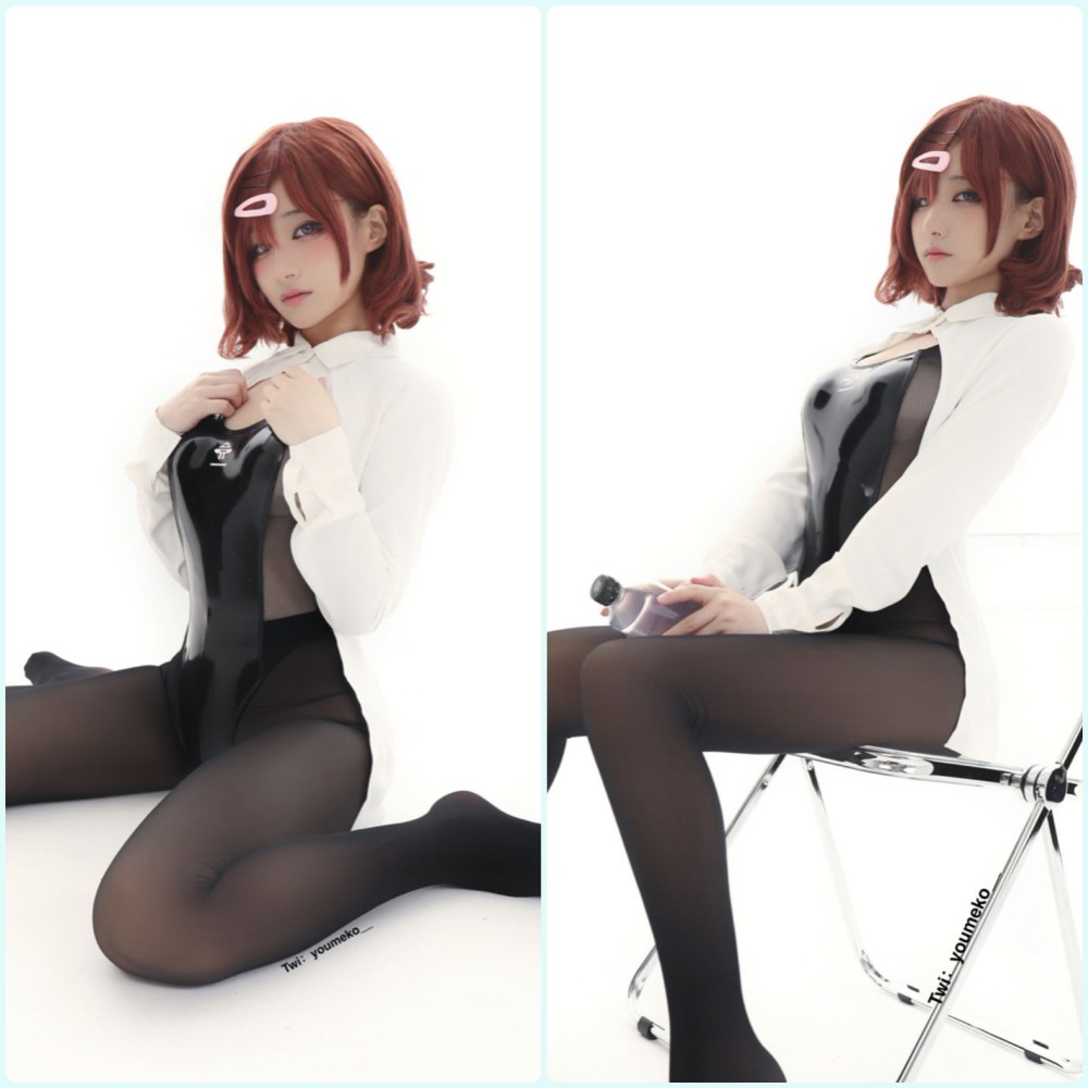 幼愛youmeko身穿纯白连衣裙，在午后的窗边回眸一笑，眼神清澈