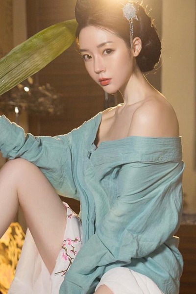 秀人模特 梦心玥 定制福利-藏娇楼